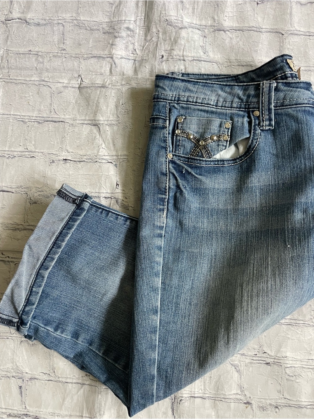 Earl Jeans Medium Wash Denim Capris
